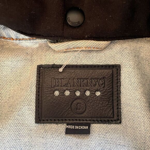 ❤️SOLD❤️BLANKNYC Hooded Light Wash Fitted Denim Jacket |Size:Small | - Picture 3 of 11